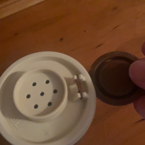 Tupperware salt and pepper shaker - Picture 2 of 2